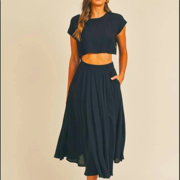 Two piece womens skirt and crop top - Picture 2 of 4